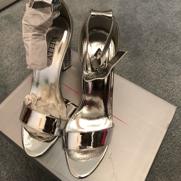 Brand New, Never worn size 9 silver heel! - Picture 4 of 8